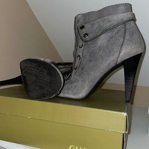 Women’s Grey Heel